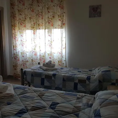 Bed & Breakfast Casa Le Ali - Fraternita E Spiritualita Nel Cuore Di Napels
