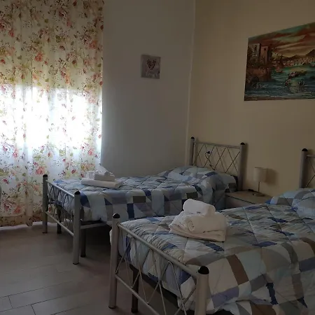 Bed & Breakfast Casa Le Ali - Fraternita E Spiritualita Nel Cuore Di Napels