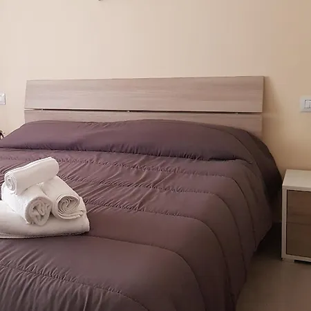 Bed & Breakfast Casa Le Ali - Fraternita E Spiritualita Nel Cuore Di Napels